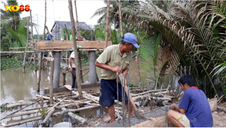 Xo88 cùng người dân miền Tây xây đập nước Xo88 cùng người dân miền Tây xây đập nước